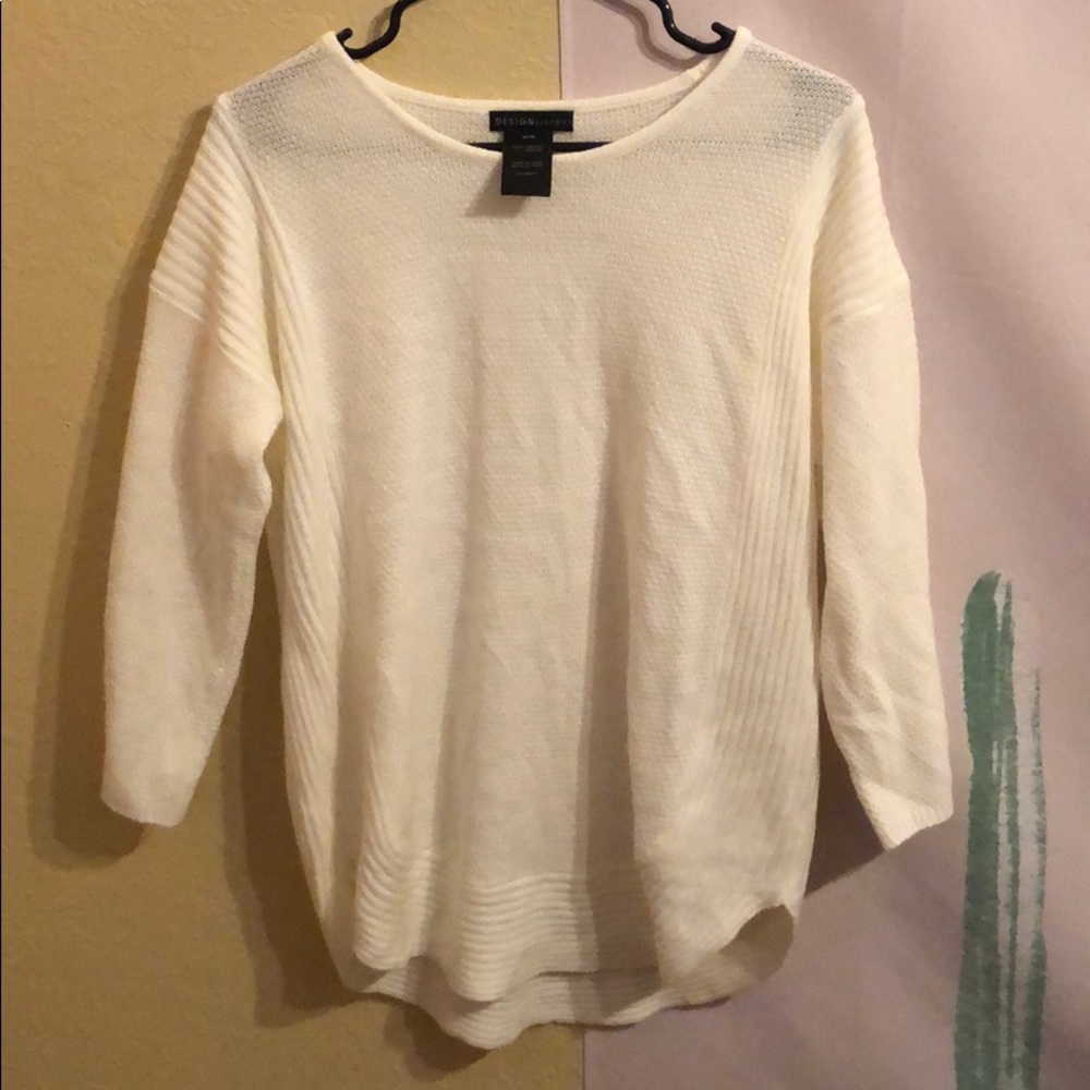 Sweater w scooped bottom to make the booty nice!😏